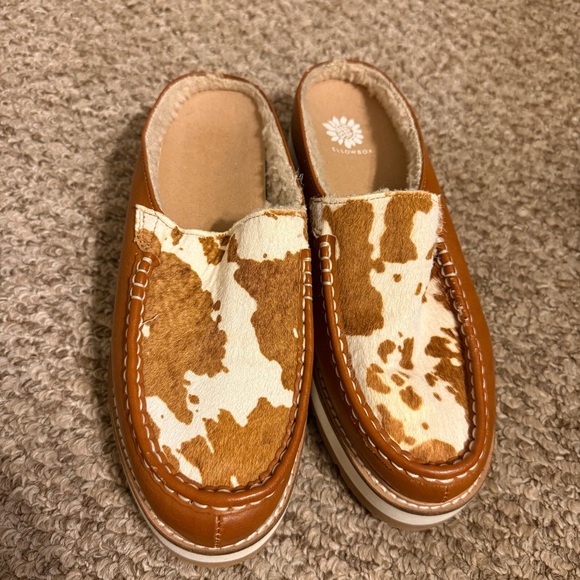 Women’s Sz 7 Faux Fur Cow Backless Lined Loafers Yellowbox Platform Boho Casual - Picture 6 of 8
